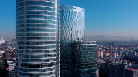 Luftaufnahme,-Hohe-Gebäude,-Mexiko-Stadt,-Reforma-Avenue,-Stadtlandschaft,-Morgenlicht,-Klarer-Blauer-Himmel