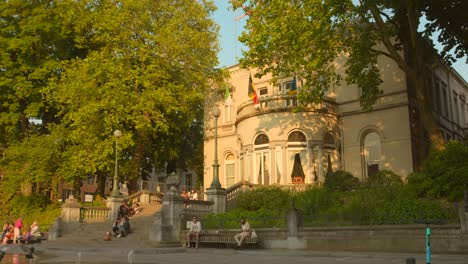 Pavillon-Malibran-Fernand-Cocq-Auf-Dem-Brüsseler-Platz-Bei-Sonnenuntergang---Belgien