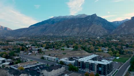 Provo,-Utah-Im-Morgengrauen-–-Enthüllung-Des-Rückzugs-Aus-Der-Luft