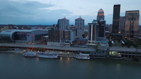 Paseo-Marítimo-De-Louisville-En-El-Río-Ohio