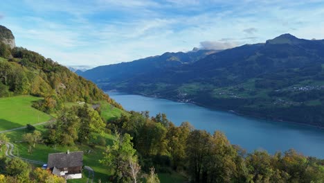 Vista-Aérea-Del-Lago-Walensee,-Amden,-Cantón-Sankt-Gallen,-Suiza