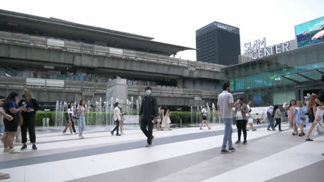 Shoppers-walking-and-taking-photos-in-front-of-the-famous-Siam-Paragon-Mall-in-Bangkok,-Thailand