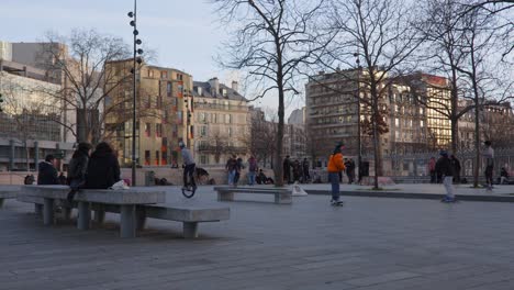 Parisians-walking-in-street-on-autumn-day,-slow-motion-view