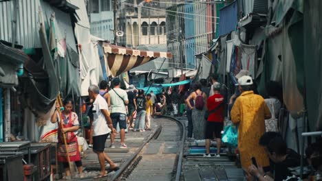 Der-Berühmte-Maeklong-Eisenbahnmarkt