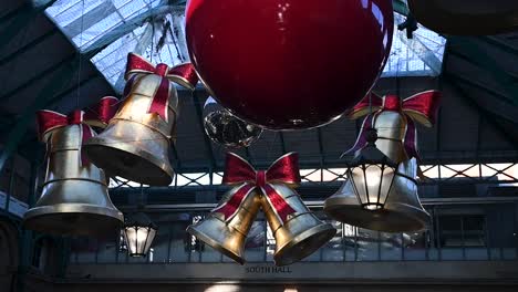 The-Christmas-Bells-in-Covent-Garden,-London,-United-Kingdom