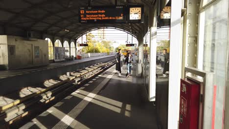 Orange-Metro-leaves-Train-Station-in-Berlin-Kreuzberg-during-Sunny-Day