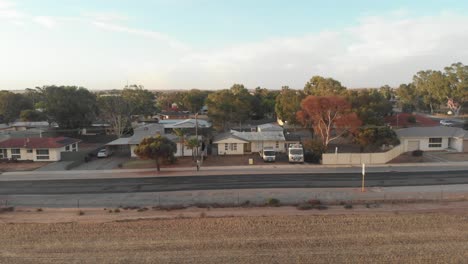 Luftaufnahme-Einer-Straße-Mit-Häusern-In-Carnamah,-Westaustralien