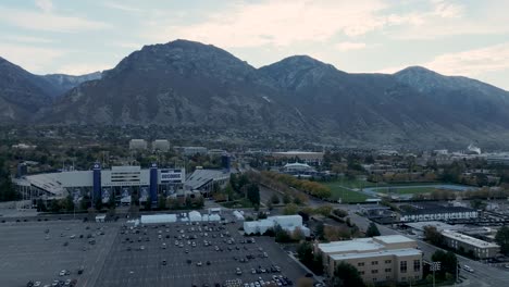 Campus-Y-Estadio-Byu-De-La-Universidad-Brigham-Young---Empuje-En-El-Paso-Elevado-Aéreo