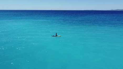 Paddle-Surf-Bonita-Costa-Azul-Mar-Azul-En-Drone