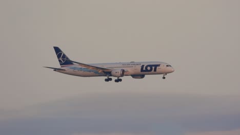 Large-passenger-plane-landing-in-Toronto,-Canada