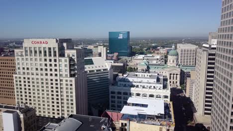 Aerial-establishing-shot-of-Conrad-headquarters-in-downtown-Indianapolis