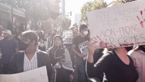 Menschen-Protestieren-In-Der-Innenstadt-Von-San-Jose,-Kalifornien,-Für-Den-Palästina--Und-Israel-Krieg