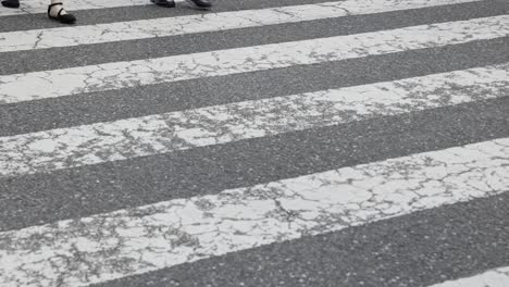 Multitud-De-Personas-Caminando-Sobre-Shibuya-Cruzando-Tokio-Japón