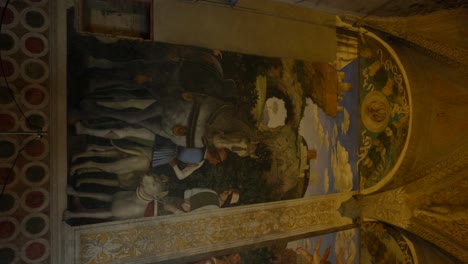 Vertical-De-Los-Frescos-De-La-Cámara-Degli-Sposi-En-El-Interior-Del-Palacio-Ducal,-Mantua,-Italia