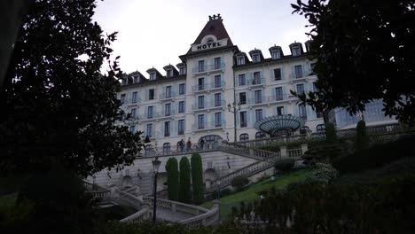 Palace-de-Menthon-luxury-hotel-in-the-French-Alps,-Wide-establishing-shot