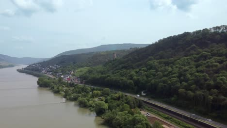 Railway-and-Traffic-on-riverside-road-along-Rhine-and-hillside-german-villages,-Gailsbach