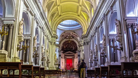 Time-lapse-of-people-inside-the-Cattedrale-di-Palermo-Cathedral-in-Sicily,-Italy