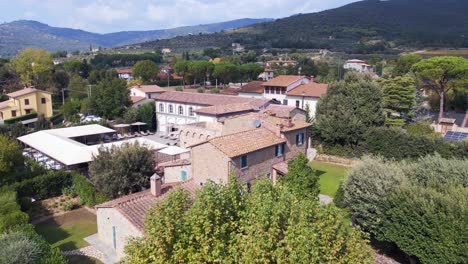 Toller-Flug-Von-Oben-Aus-Der-Luft,-Toskana,-Italien,-Charlie-Relais-Villa,-Landschaft