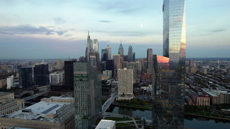 Aerial-view-rising-in-front-of-the-Cira-Centre-and-the-FMC-Tower,-revealing-the-skyline-of-Philadelphia
