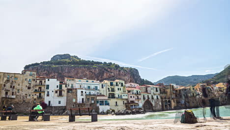 Timelapse-De-Turista-En-La-Ciudad-Costera-De-Sicilia