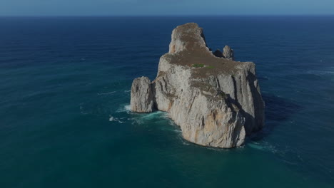 Luftaufnahme-Mit-Verkleinerung-Auf-Pan-Di-Zucchero-Auf-Der-Insel-Sardinien,-In-Der-Nähe-Von-Masua