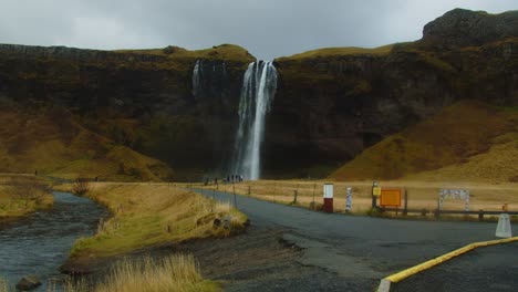 Tilt-down-of-beautiful-Seljalandsfoss-waterfall-in-Iceland-on-a-cloudy-day