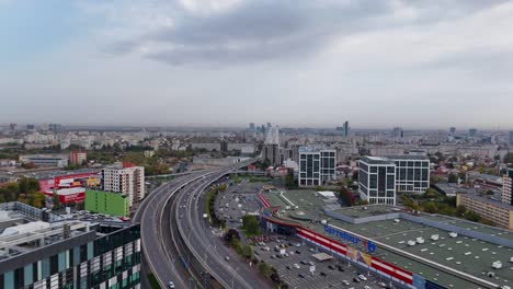 Vista-Aérea-Sobre-El-Distrito-De-Grozavesti-En-Bucarest,-Rumania