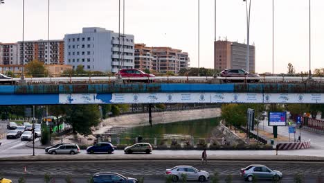 Drohnenaufnahmen-Des-Dambovita-Flusses-Und-Der-Grozavesti-Brücke-In-Bukarest