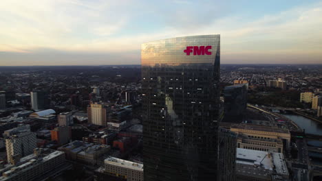 Aerial-view-around-the-FMC-Tower,-revealing-the-skyline-of-Philadelphia,-sunset-in-USA