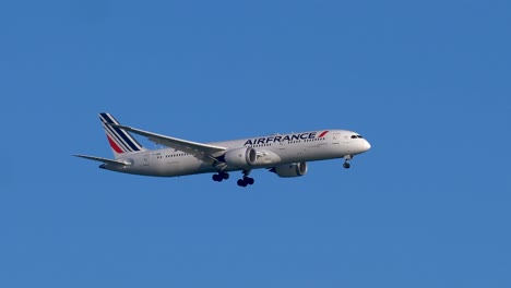 Aufnahmen-Einer-Boeing-777-Der-Air-France-Im-Endanflug-Zur-Landung