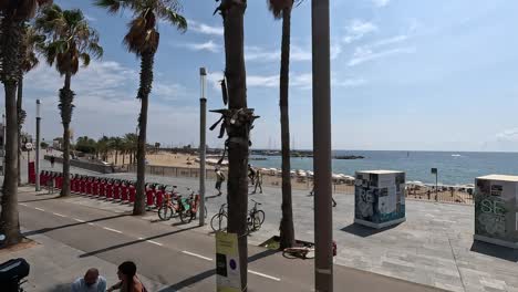 POV-Blick-Auf-Die-Straße-Auf-Einer-Tour-Durch-Die-Stadt-Barcelona,-Spanien