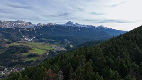 Skyward-gaze-captures-Villard's-alpine-allure-and-bustling-tourism.
