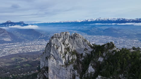 Hermoso-Vuelo-Aéreo-Sobre-Los-Alpes-Piedra-Caliza-Rocosa-Grenoble-Francia
