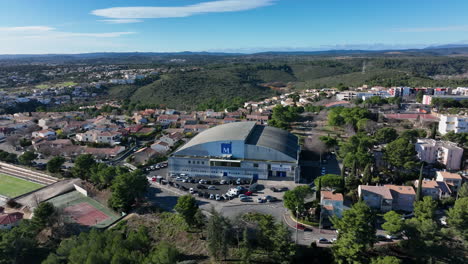 Sobrevolando-La-Mosson,-Destaca-La-Infraestructura-Deportiva-De-Montpellier:-Los-Estadios