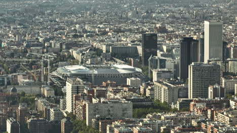 Luftaufnahme-Des-Berühmten-Stadions-Von-Madrid-Aus-Der-Ferne