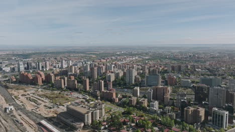 Der-Luftteppich-Des-Finanzviertels-Von-Madrid-Ist-Ein-Mosaik-Voller-Ambitionen