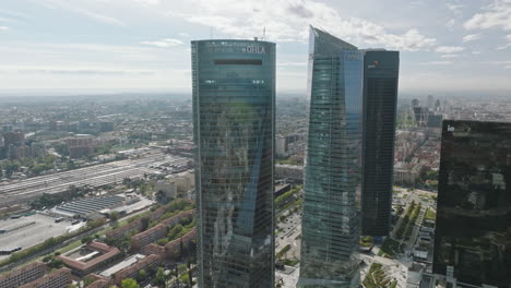 Vom-Himmel-Herab-Der-Puls-Der-Wirtschaftlichen-Stärke-Madrids-In-Seiner-Finanzwelt