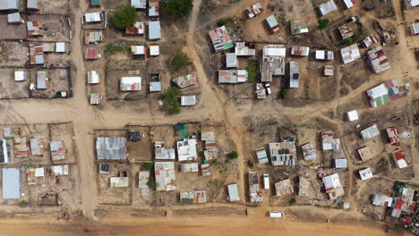 Wirklich-Schlechte-Bezirksluftaufnahme-über-Einem-Südafrikanischen-Township