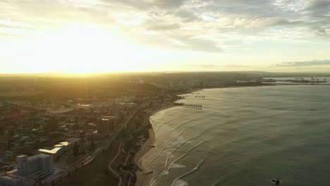 Luftaufnahme-Von-Port-Elizabeth-City-In-Südafrika-Bei-Sonnenuntergang