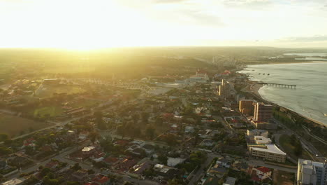Wohngebiet-In-Port-Elizabeth-Sonnenuntergang-über-Der-Stadt-Südafrika