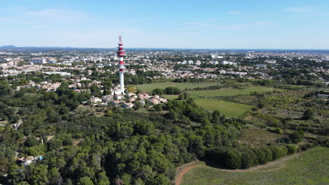 Montpelliers-Stadtgebiet-Mit-Zentralem-Funkturm.