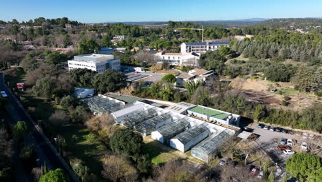 Perspectiva-Aérea-De-La-Combinación-De-Estructuras-Modernas-Y-Arbolado-De-Montpellier.