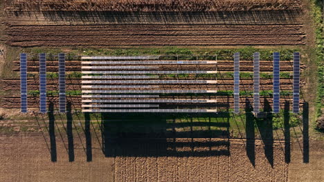 Overhead-Erfassung-Des-Landwirtschaftlichen-Geländes-Von-Montpellier,-Verbessert-Durch-Solarenergie