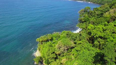 Soaring-footage-of-Costa-Rica's-untamed-beauty,-where-the-jungle-sprawls