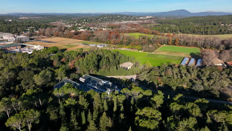 Expansive-skyline-view-of-Montpellier-with-a-blend-of-green-spaces-and-housing.