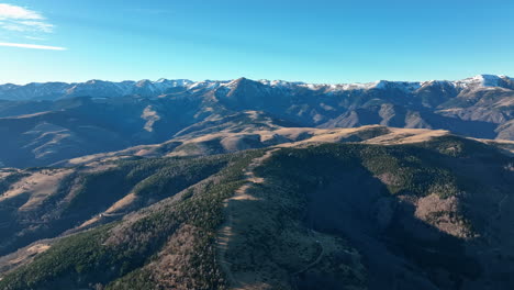 Pyrenees'-natural-splendor-showcased-near-Amélie-les-Bains.