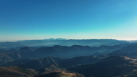 Panorama-De-La-Cordillera-De-Los-Pirineos-Cerca-De-Amélie-les-bains.