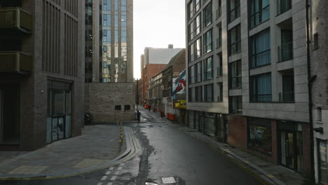 Vista-Aérea-De-Las-Calles-Vacías-De-Liverpool:-La-Tranquilidad-Urbana-Al-Descubierto.