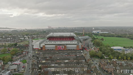 Majestad-De-Anfield:-Una-Impresionante-Vista-Aérea-Del-Icónico-Estadio-De-Anfield-De-Liverpool,-E