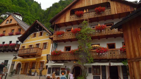 Casas-De-Madera-Del-Pueblo-De-Hallstatt